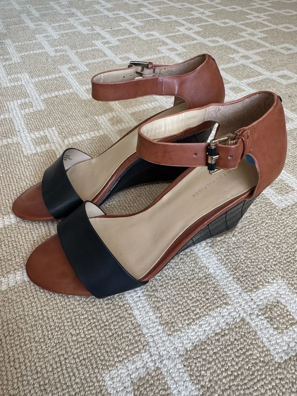 Tommy Hilfiger Ankle Strap Wedge Sandals Brown Black Leather Size 7.5